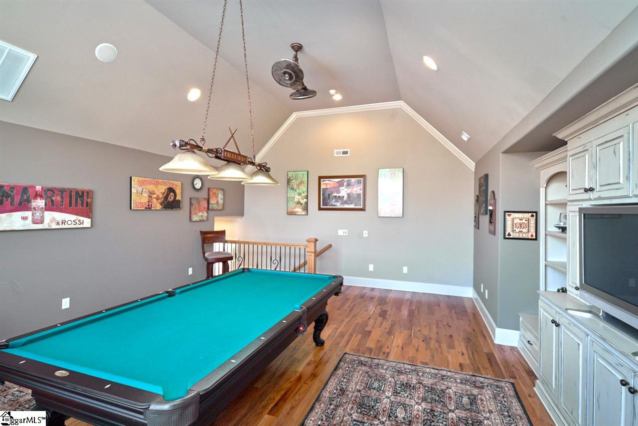 211 New Castle Drive Duncan, SC 29334 - Photo 10 of 36 Complete w/ beautiful built ins. Beautiful lighting and windows. Complete w. HVAC