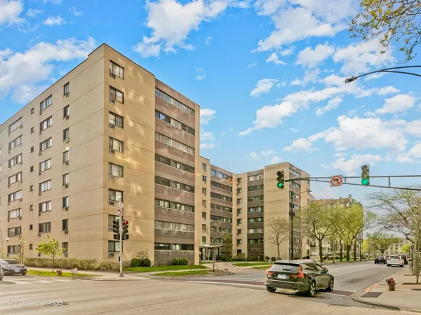 $149,900 | 6300 North Sheridan Road, Unit 204, Chicago, IL 60660