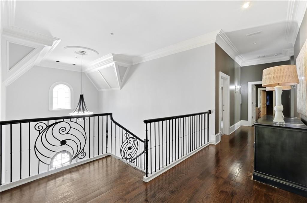218 Londonberry Road Northwest Atlanta, GA 30327 - Photo 46 of 81