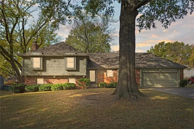 $349,950 | 10918 Tracy Avenue, Kansas City, MO 64131