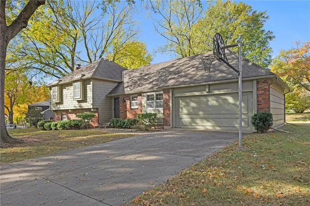 $349,950 | 10918 Tracy Avenue, Kansas City, MO 64131