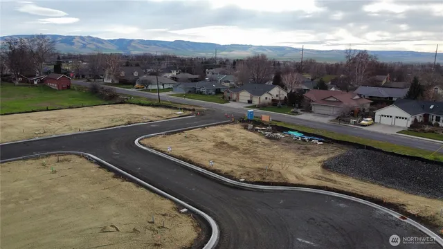 a view of a outdoor space