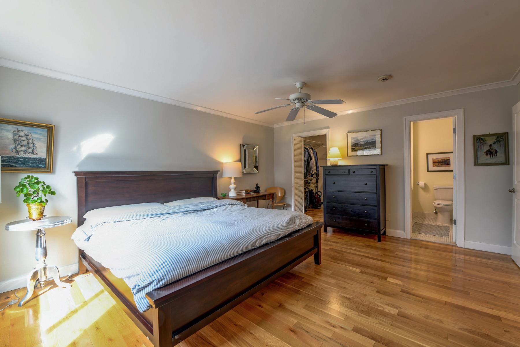 598 Sanderling Court, Unit 598 Secaucus, NJ 07094 - Photo 10 of 22 a bedroom with a bed and a table