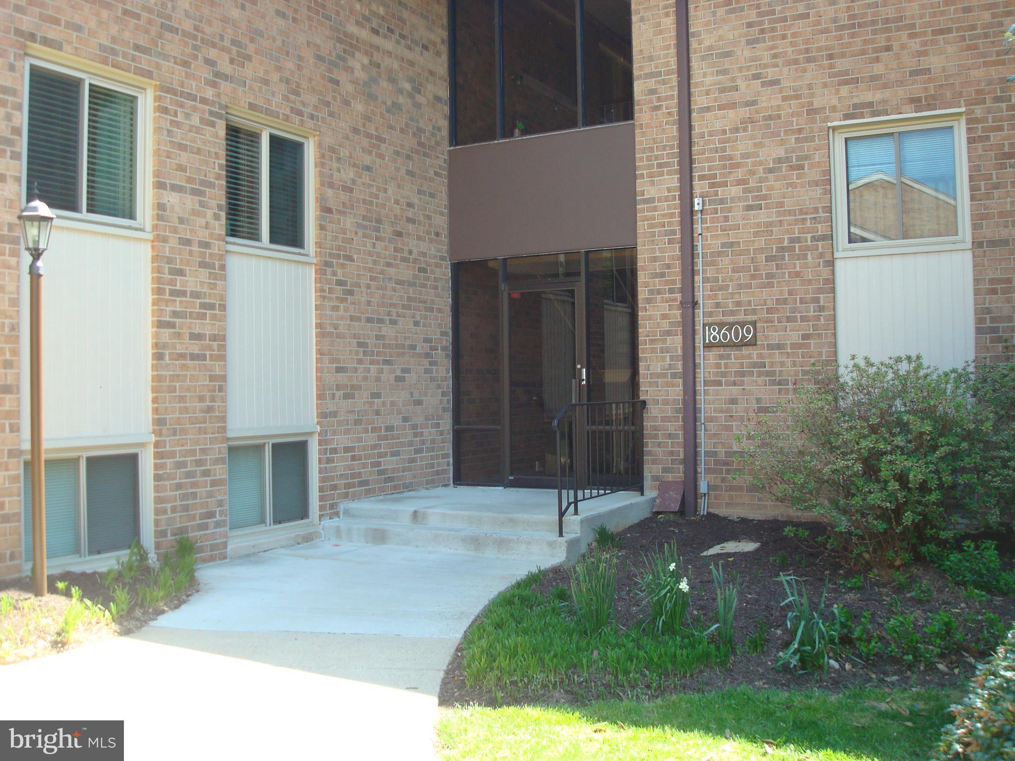 18609 Walkers Choice Road, Unit 5 Gaithersburg, MD 20886 - Photo 2 of 27 Exterior (Front)
