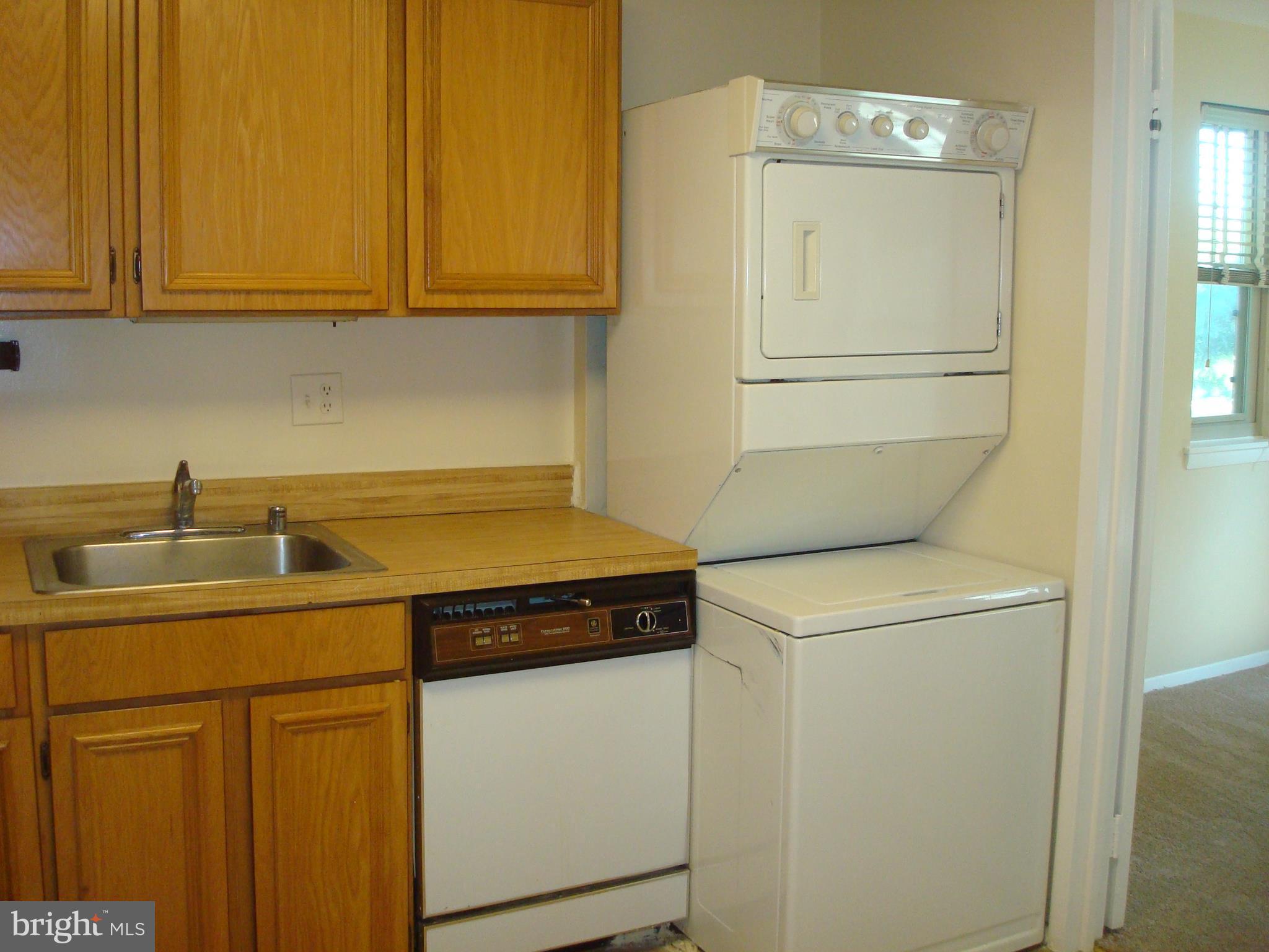 18609 Walkers Choice Road, Unit 5 Gaithersburg, MD 20886 - Photo 11 of 27 Kitchen