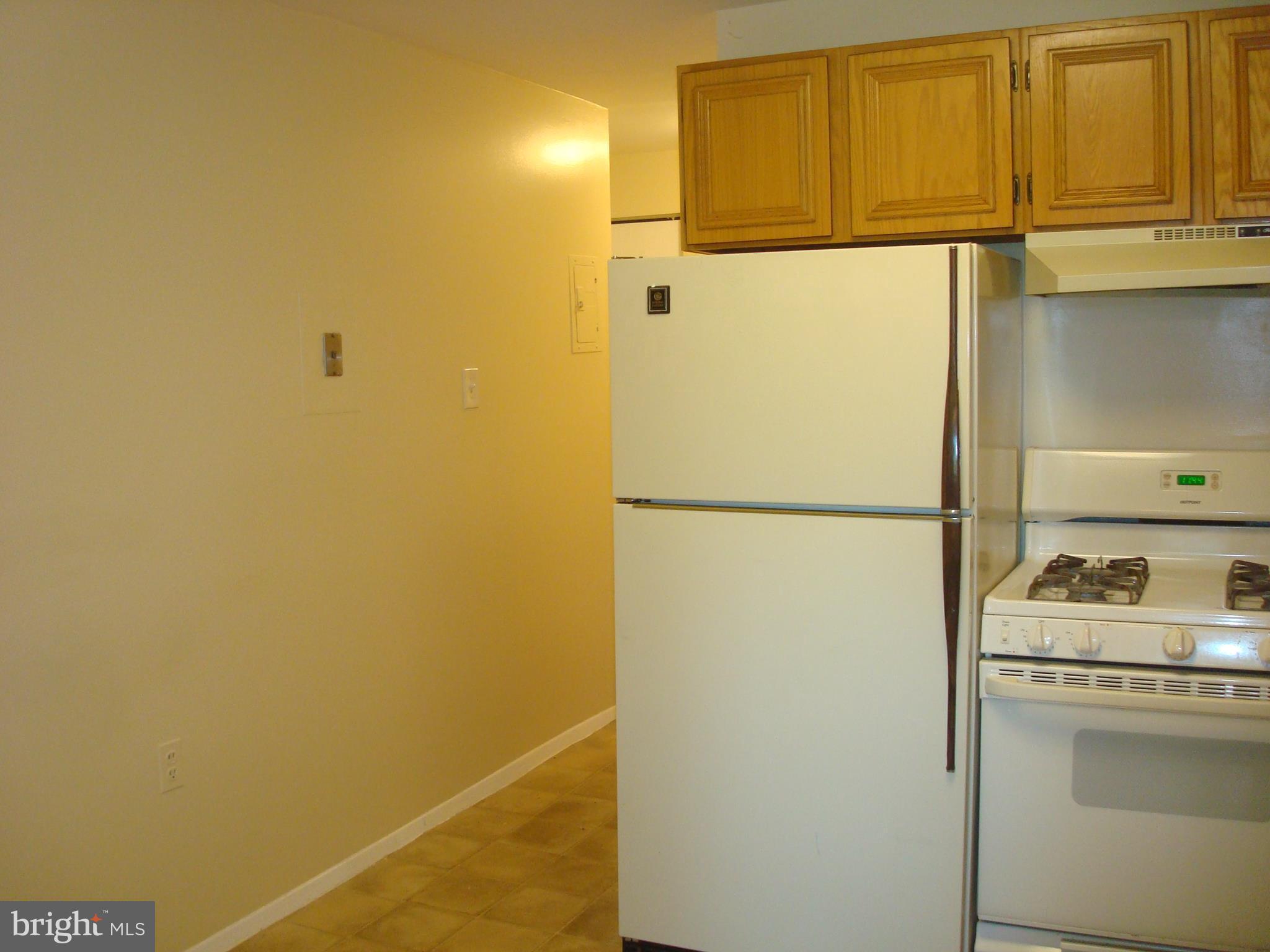 18609 Walkers Choice Road, Unit 5 Gaithersburg, MD 20886 - Photo 12 of 27 Kitchen