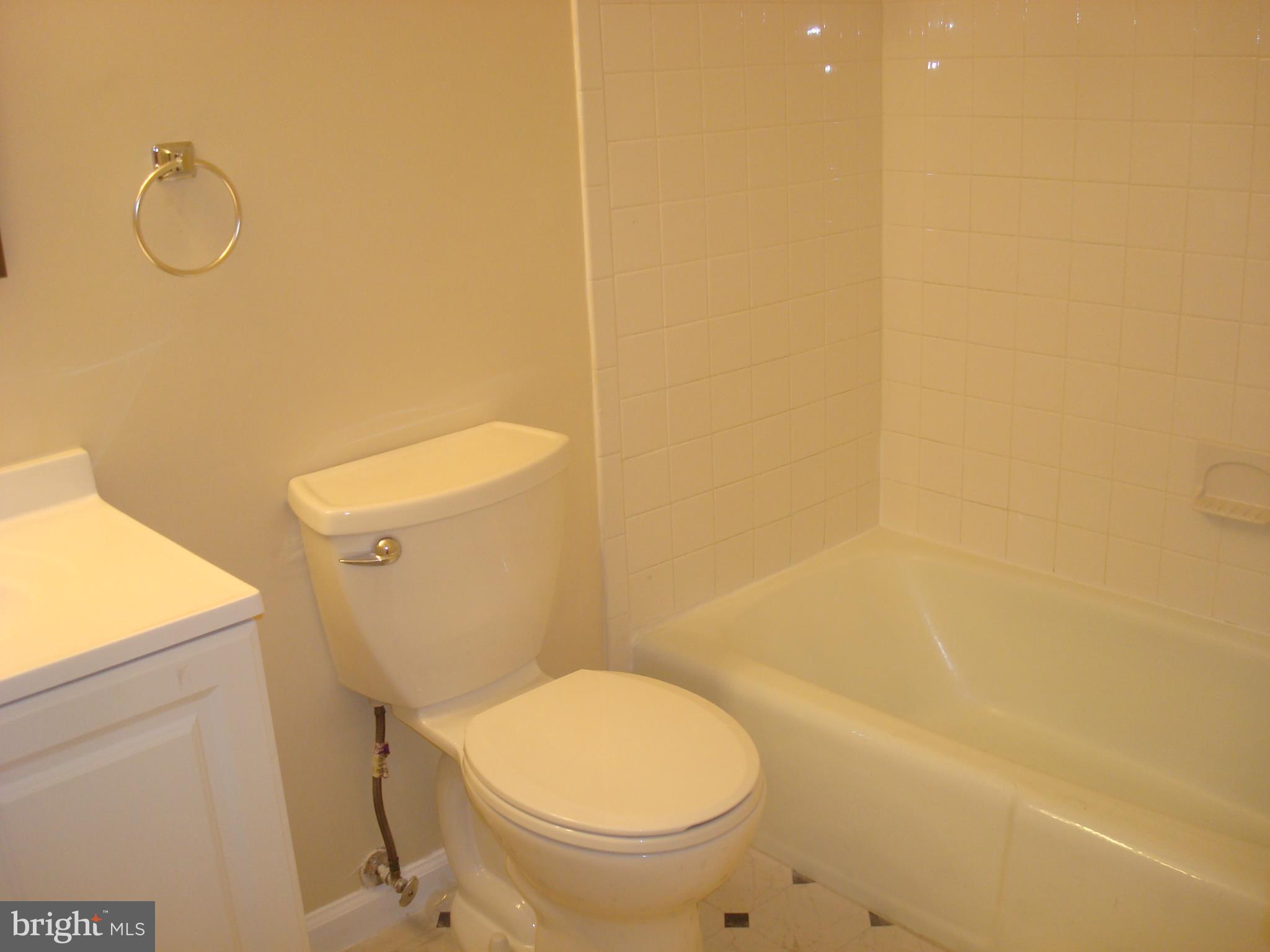 18609 Walkers Choice Road, Unit 5 Gaithersburg, MD 20886 - Photo 21 of 27 Bath