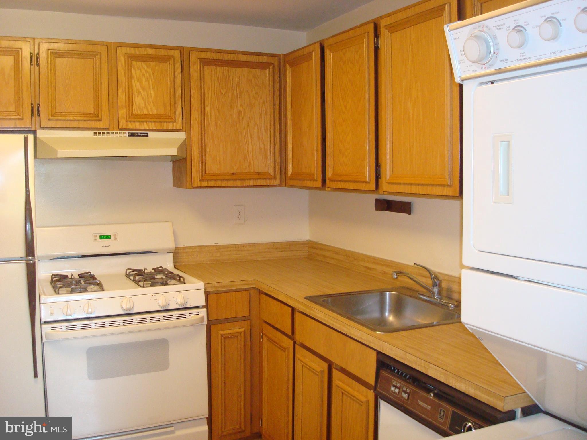 18609 Walkers Choice Road, Unit 5 Gaithersburg, MD 20886 - Photo 10 of 27 Kitchen