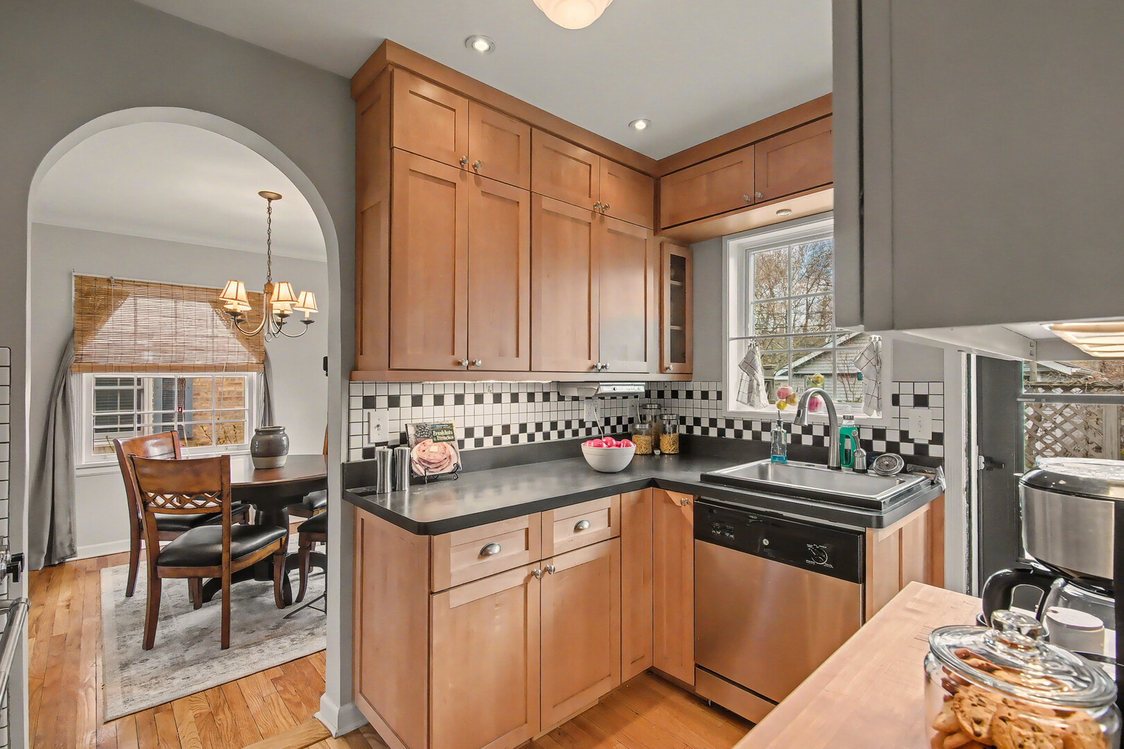 1623 Madison Street Evanston, IL 60202 - Photo 8 of 31