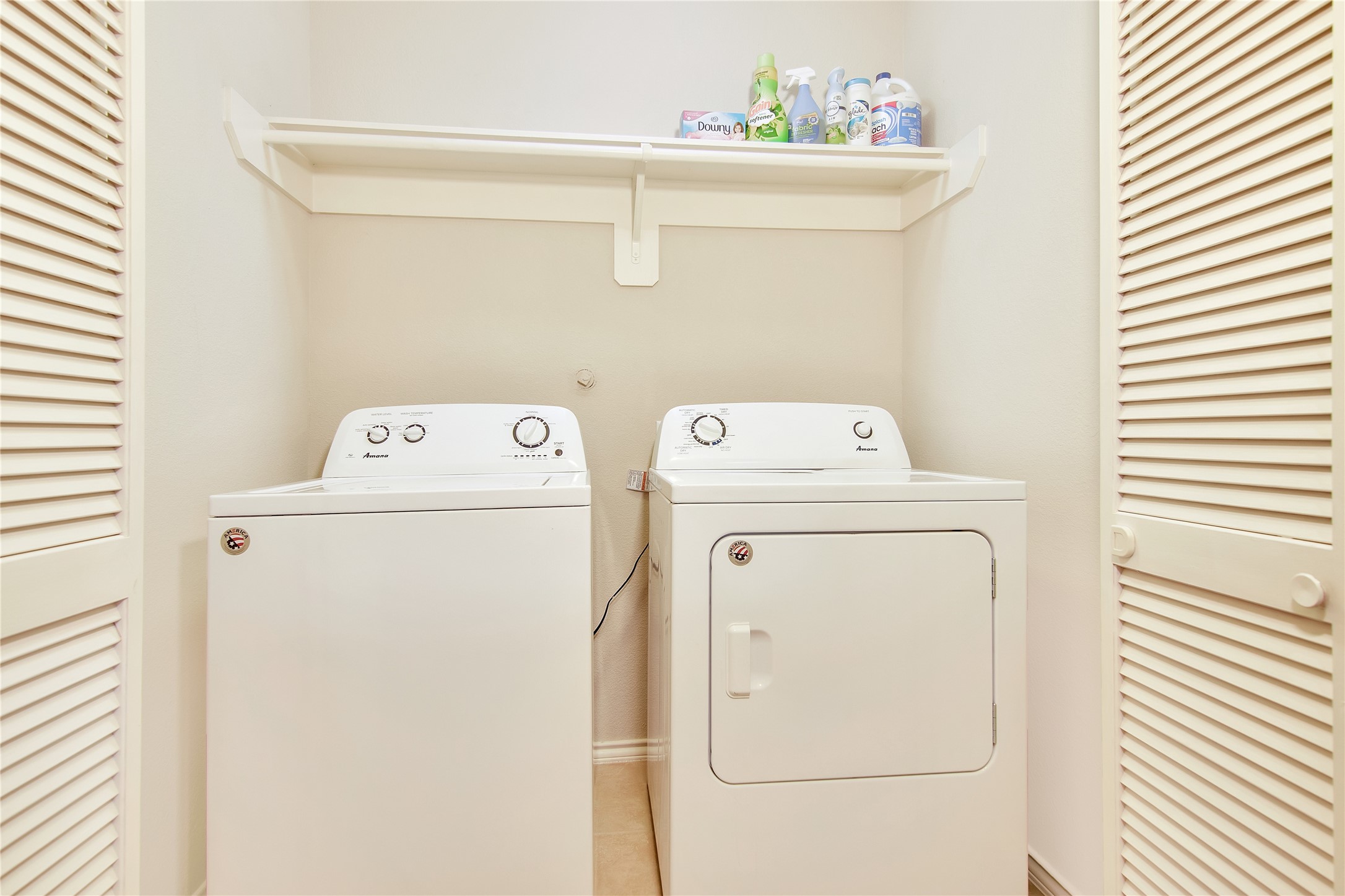 16518 Strathmore Manor Lane Houston, TX 77090 - Photo 19 of 25 a utility room with dryer and washer