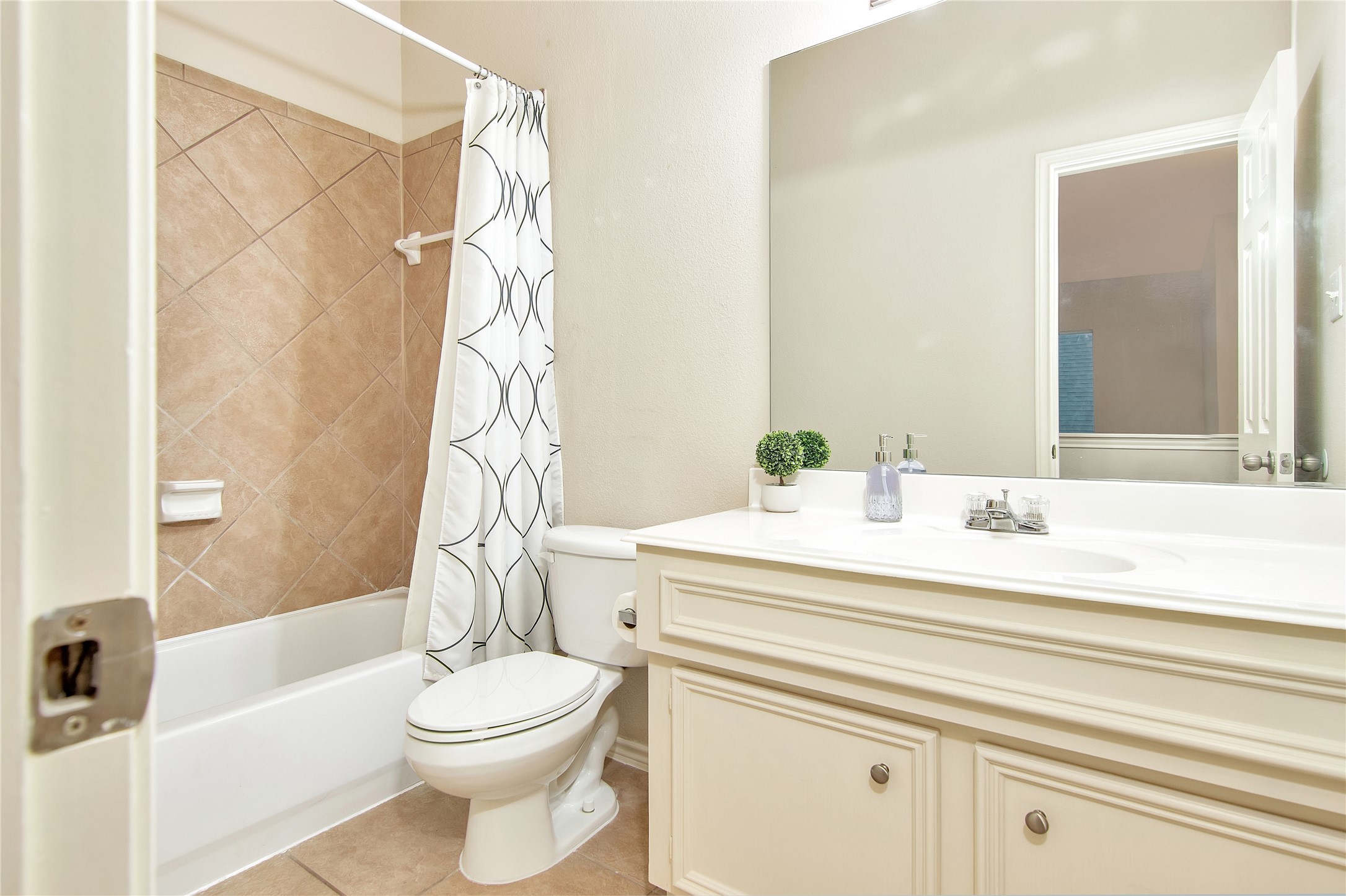 16518 Strathmore Manor Lane Houston, TX 77090 - Photo 20 of 25 a bathroom with a sink a toilet and a bathtub