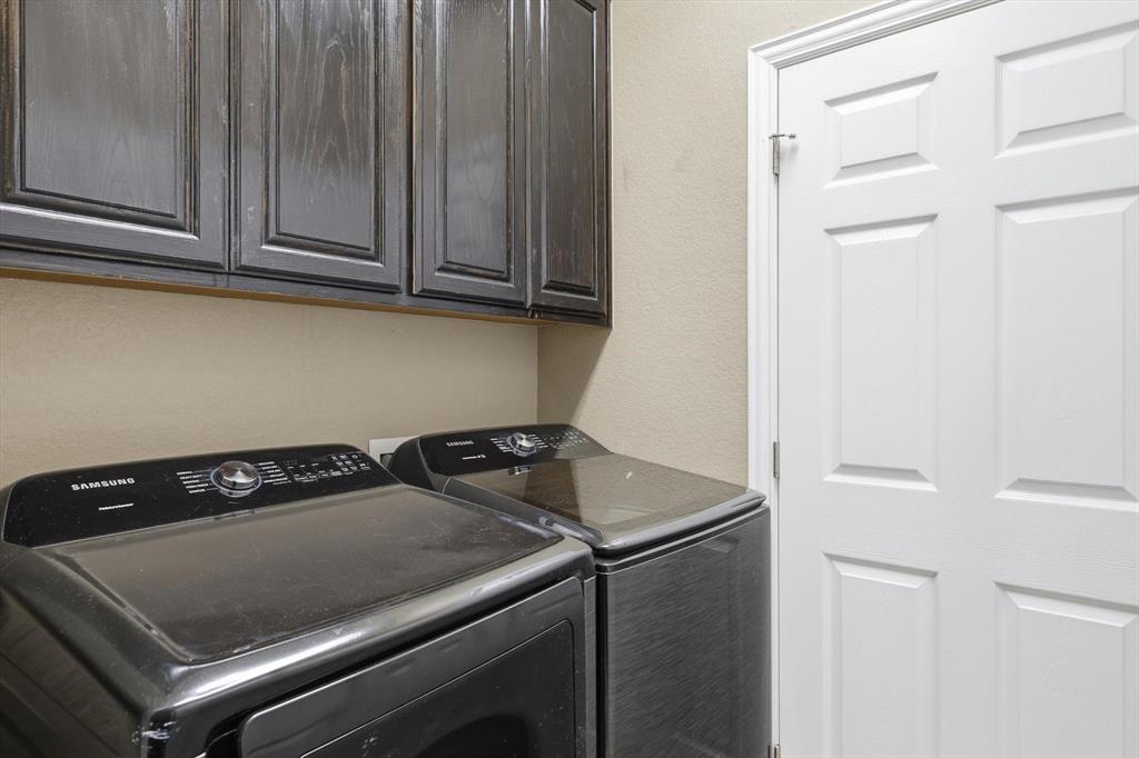 1805 Spinnaker Lane Azle, TX 76020 - Photo 18 of 40 a close view of stove