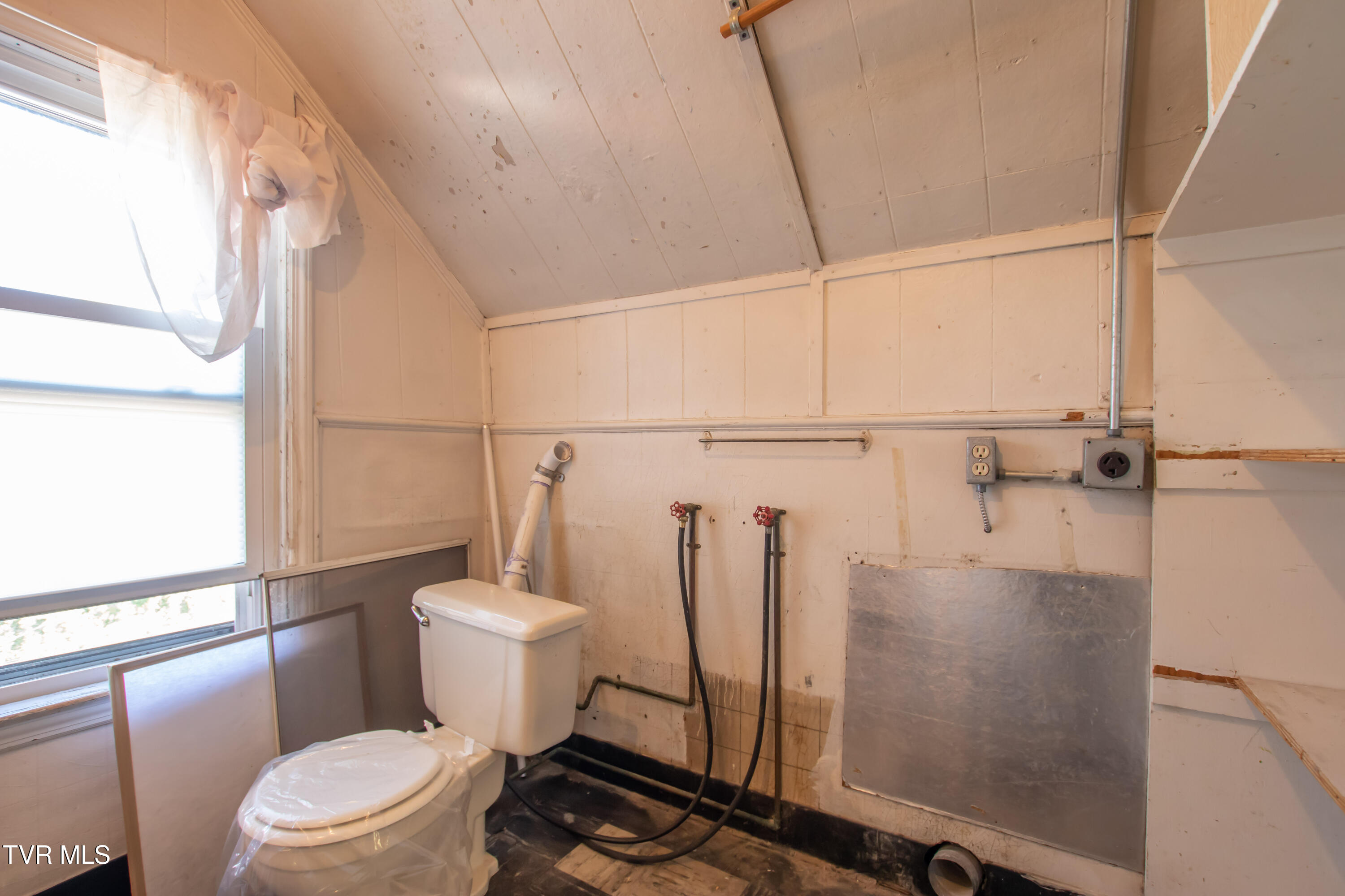 200 Solar Street Bristol, VA 24201 - Photo 61 of 87 Shelby Manor-28
