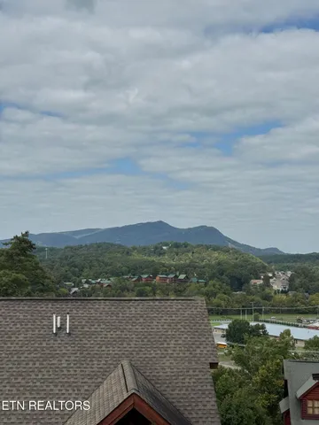 $449,900 | 410 Big Bear Way, Unit 2005, Pigeon Forge, TN 37863