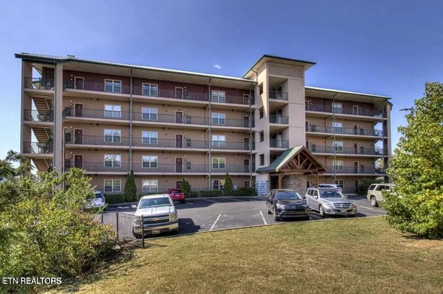 $449,900 | 410 Big Bear Way, Unit 2005, Pigeon Forge, TN 37863