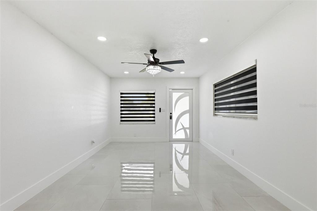 3216 West Beach Street Tampa, FL 33607 - Photo 14 of 63 an empty room with windows and fan