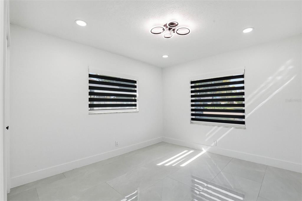 3216 West Beach Street Tampa, FL 33607 - Photo 18 of 63 a view of an empty room with a window
