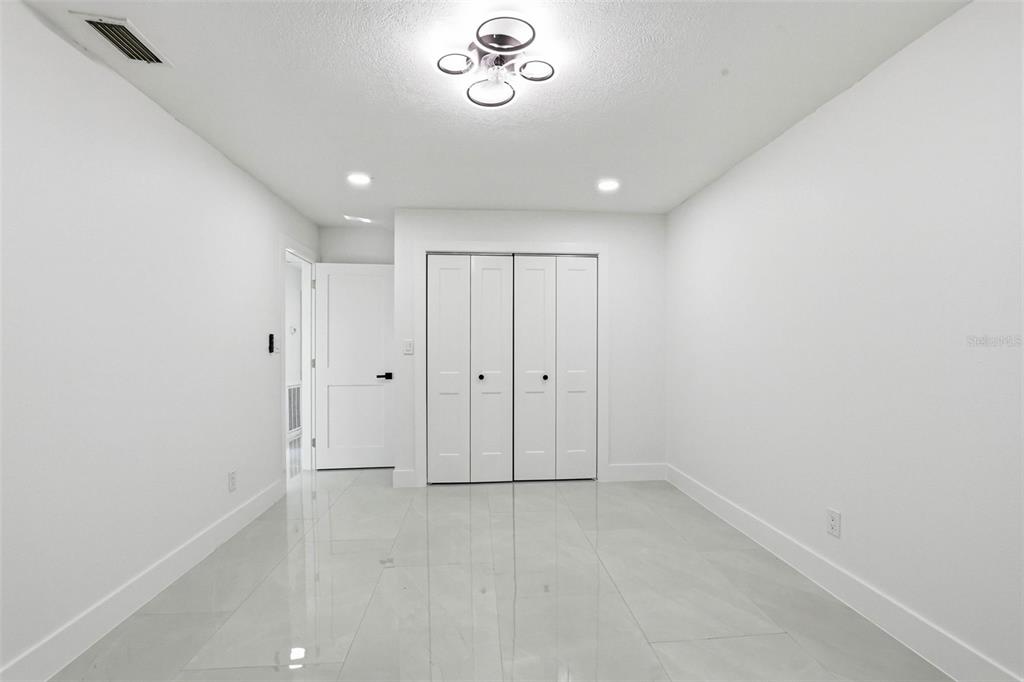 3216 West Beach Street Tampa, FL 33607 - Photo 33 of 63 a view of an empty room