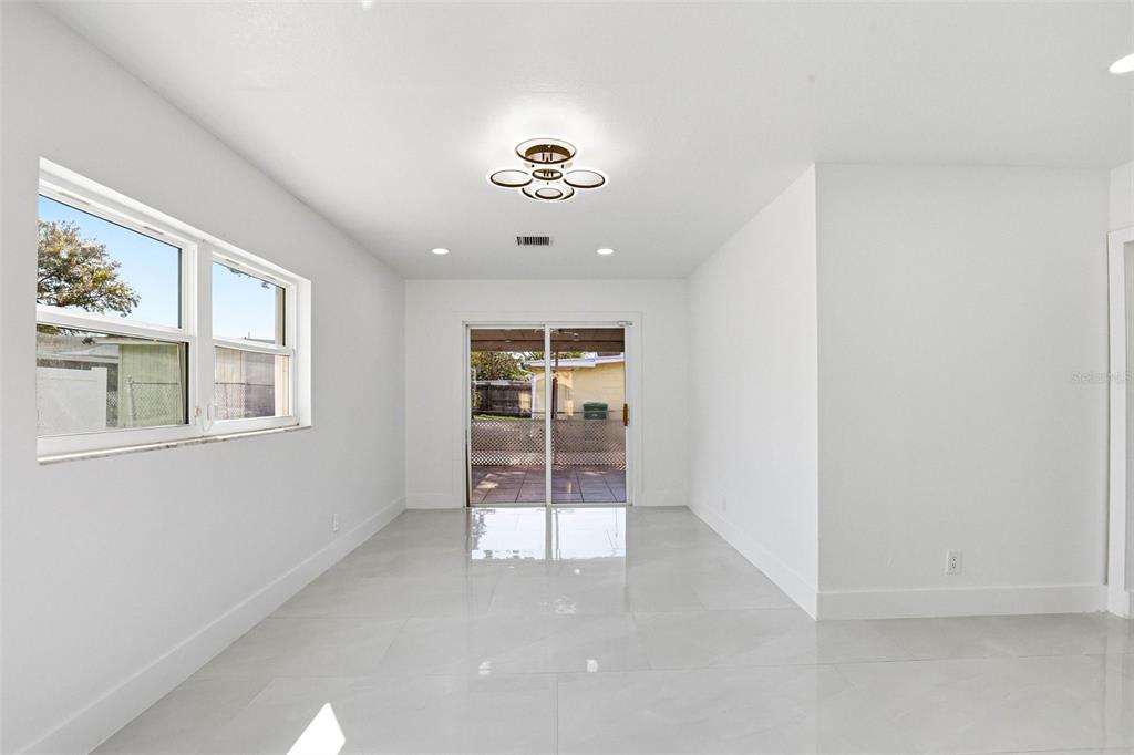 3216 West Beach Street Tampa, FL 33607 - Photo 48 of 63 a view of an empty room with a window