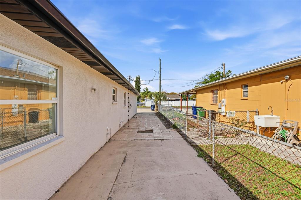 3216 West Beach Street Tampa, FL 33607 - Photo 56 of 63 a view of balcony with furniture