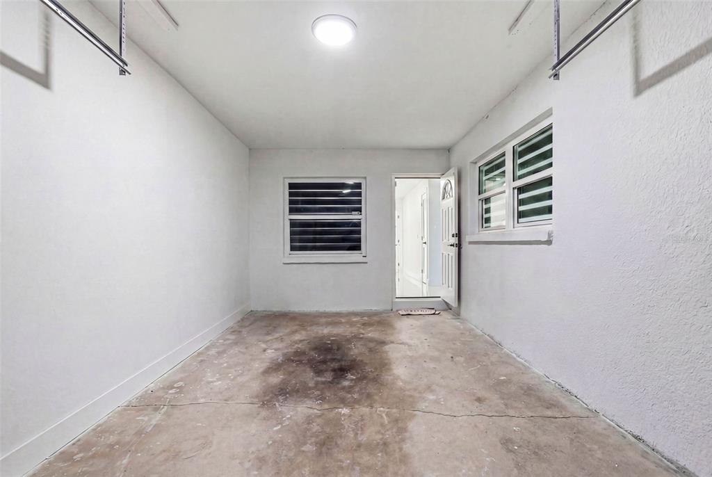 3216 West Beach Street Tampa, FL 33607 - Photo 58 of 63 a view of empty room with windows