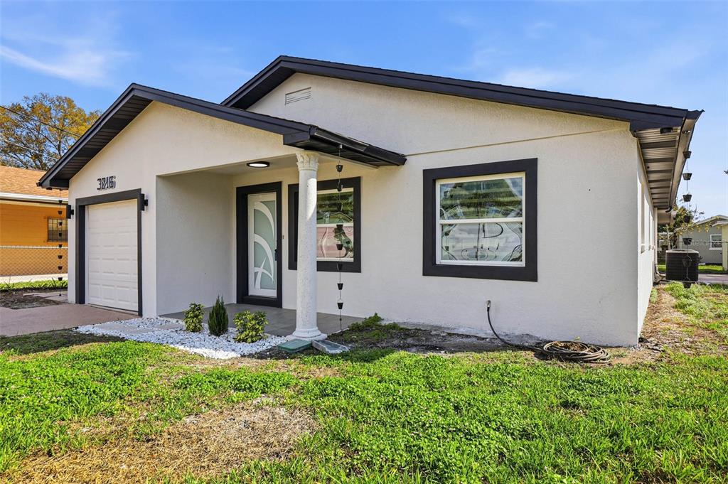 3216 West Beach Street Tampa, FL 33607 - Photo 9 of 63 a front view of house with yard