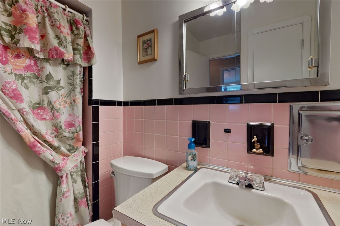 7339 Oakwood Road Parma, OH 44130 - Photo 20 of 28