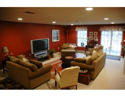 5 Howe Lane Foxboro, MA 02035 - Photo 8 of 17 Gallery Image 8
