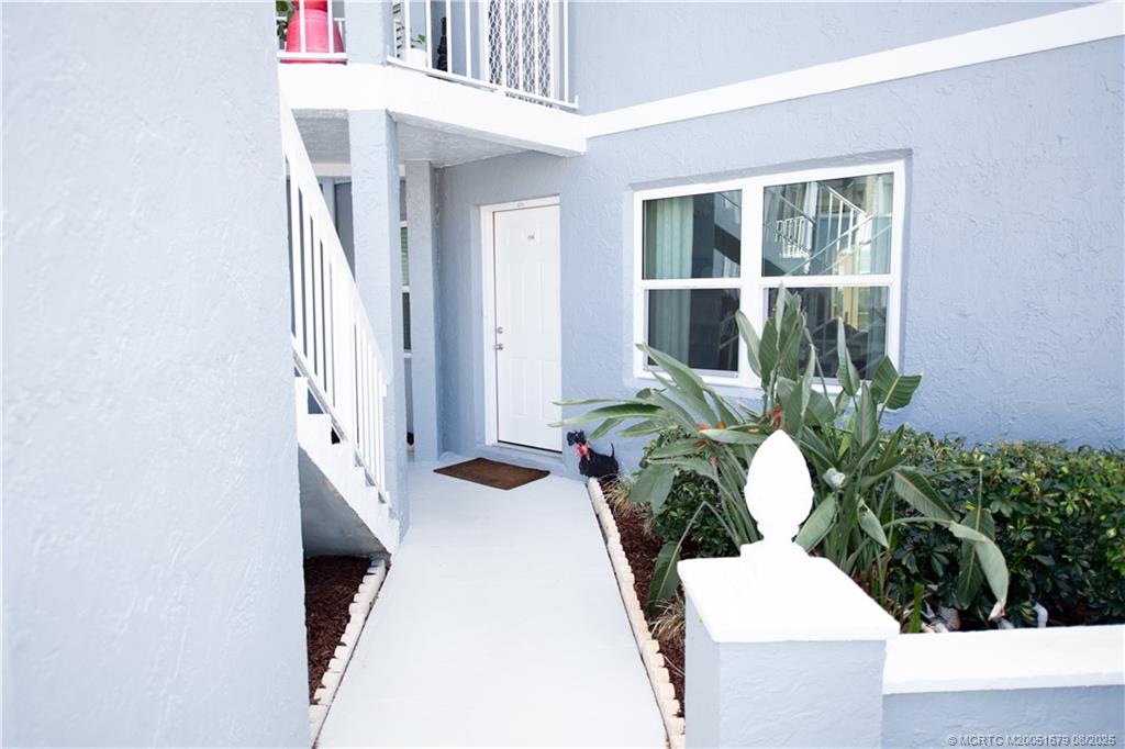 3218 Southeast Aster Lane, Unit P116 Stuart, FL 34994 - Photo 6 of 45 a living room with furniture and a potted plant