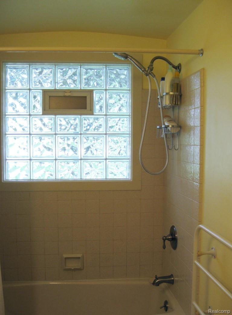 16705 Merriman Road Livonia, MI 48154 - Photo 23 of 51 IMG_2528.JPG
