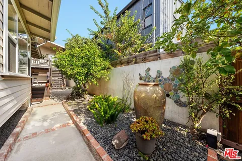 $2,275,000 | 643 Santa Clara Avenue, Venice, CA 90291