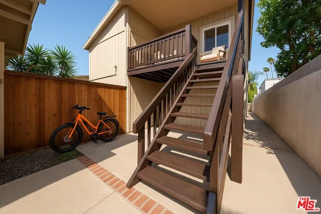 a view of a pathway of a house