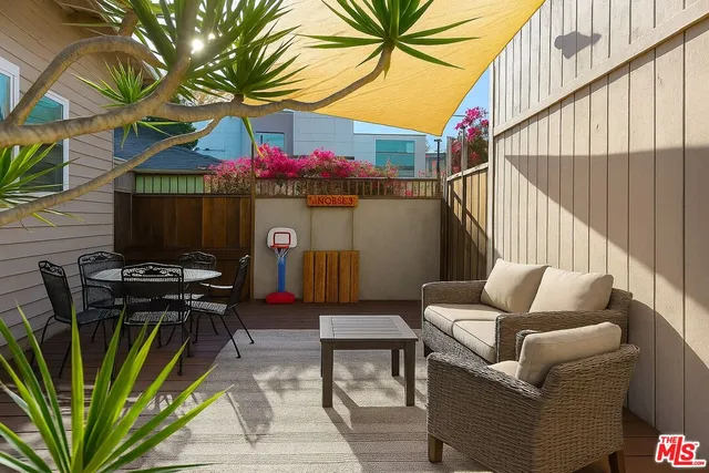 $2,375,000 | 643 Santa Clara Avenue, Venice, CA 90291