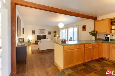 $2,275,000 | 643 Santa Clara Avenue, Venice, CA 90291