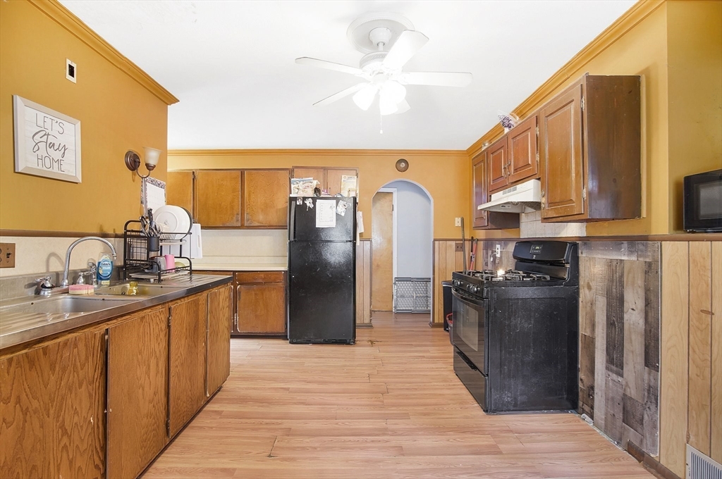 153 Fort Pleasant Avenue Springfield, MA 01108 - Photo 12 of 37 Gallery Image 12