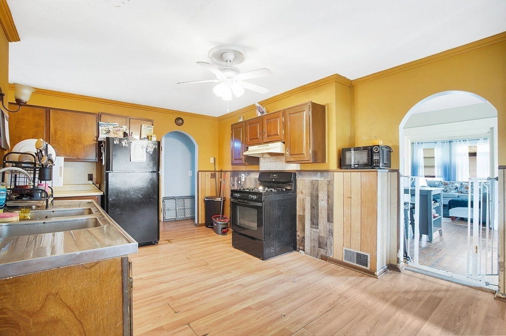 153 Fort Pleasant Avenue Springfield, MA 01108 - Photo 13 of 37 Gallery Image 13