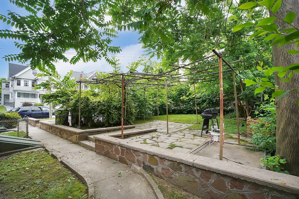 153 Fort Pleasant Avenue Springfield, MA 01108 - Photo 8 of 37 Gallery Image 8