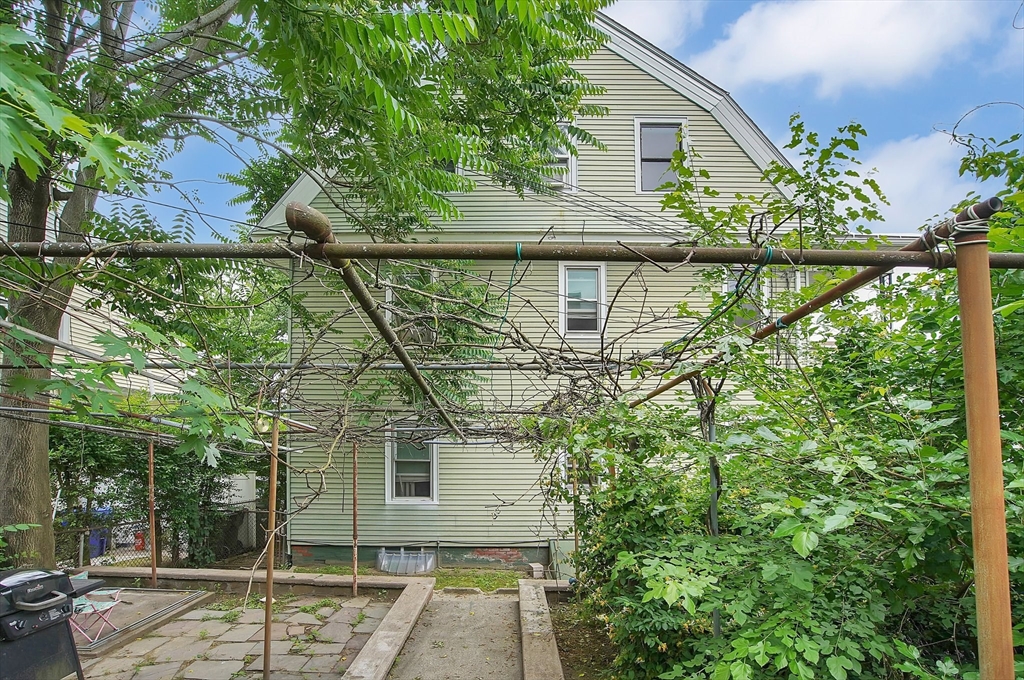 153 Fort Pleasant Avenue Springfield, MA 01108 - Photo 9 of 37 Gallery Image 9