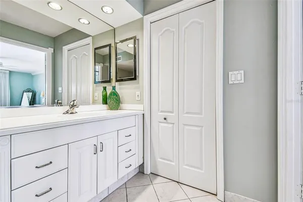 a view of a yard with palm trees