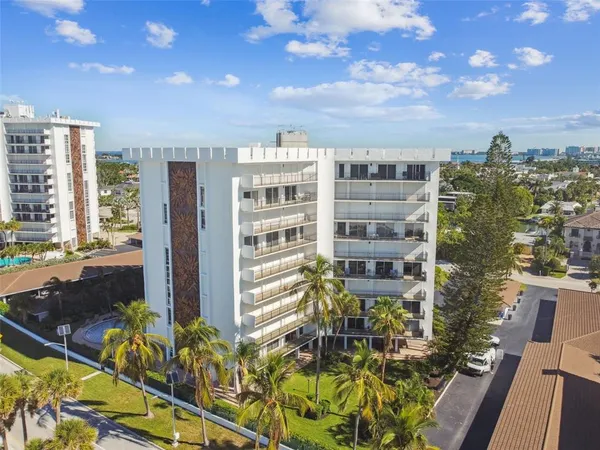 $4,000 | 101 Benjamin Franklin Drive, Unit 61, Sarasota, FL 34236