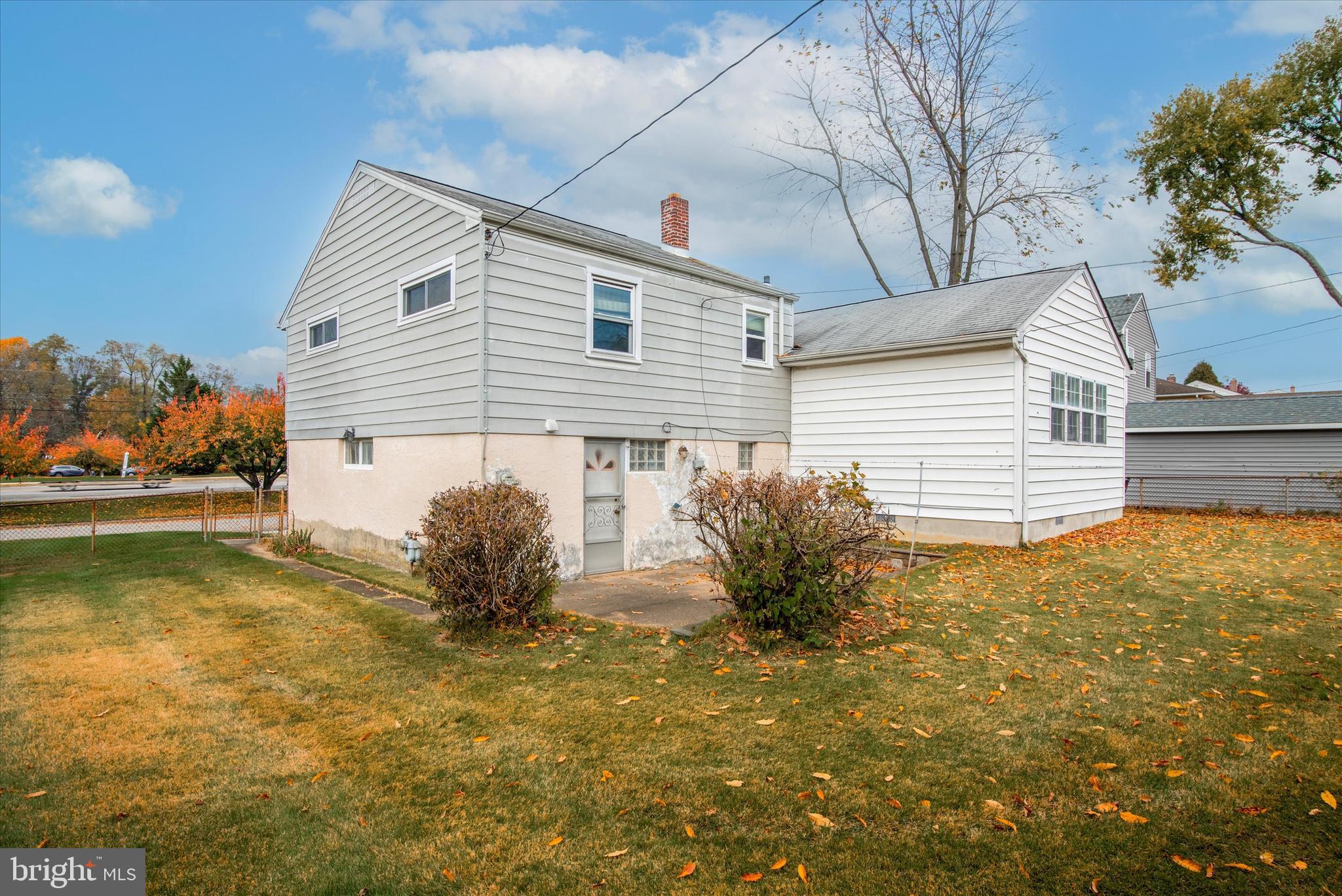 239 Lawrence Road Broomall, PA 19008 - Photo 3 of 25 Rear patio!