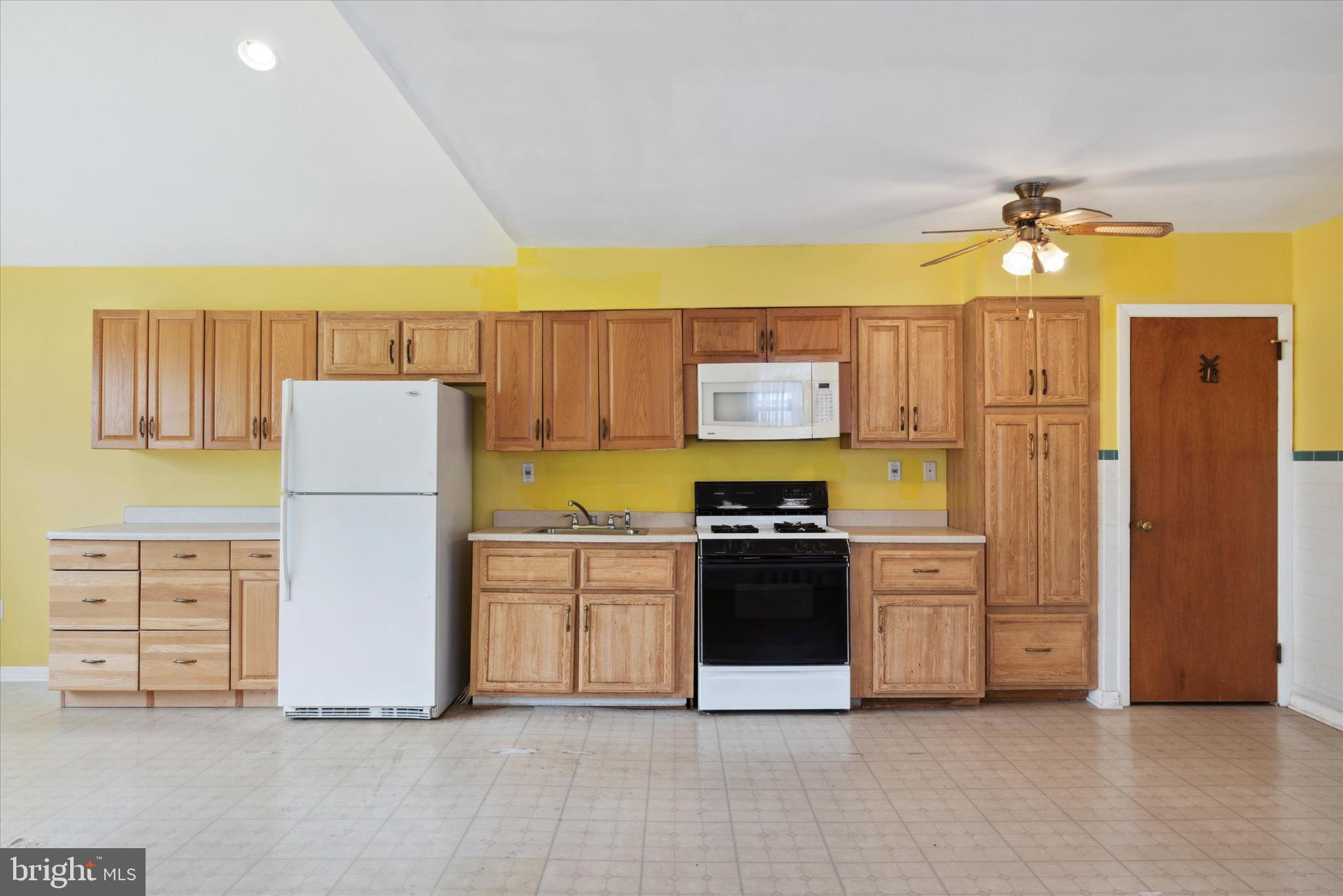 239 Lawrence Road Broomall, PA 19008 - Photo 9 of 25 Abundant space for kitchen cabinets