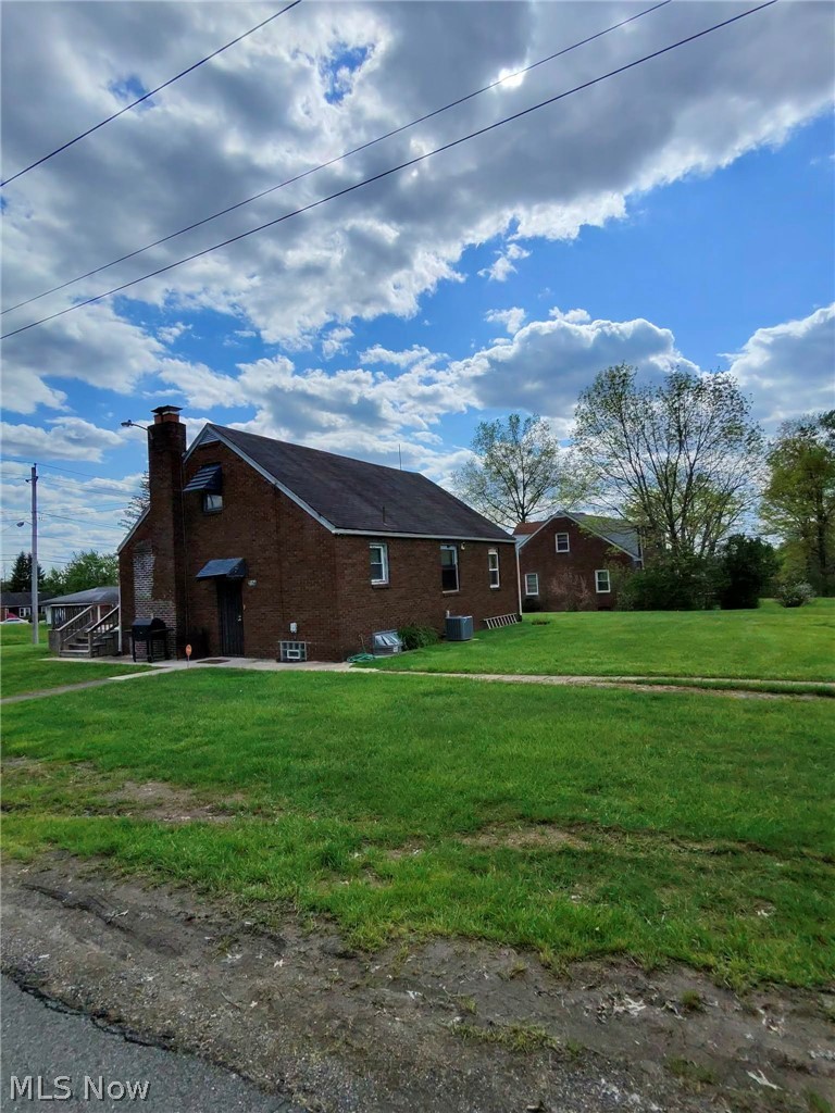 2156 McGuffey Road Youngstown, OH 44505 - Photo 3 of 7