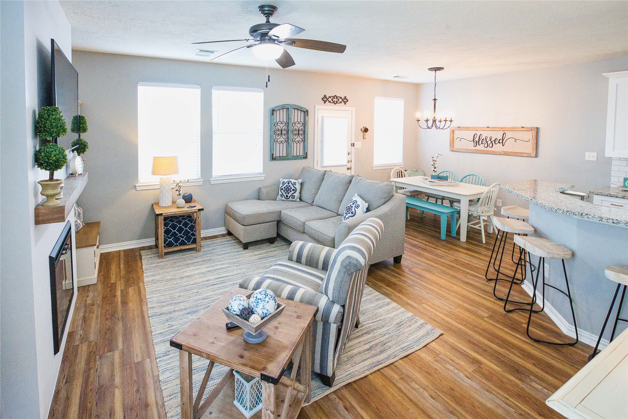 280 Brandy Ridge Lane Dickinson, TX 77539 - Photo 6 of 27 a living room with furniture and a wooden floor