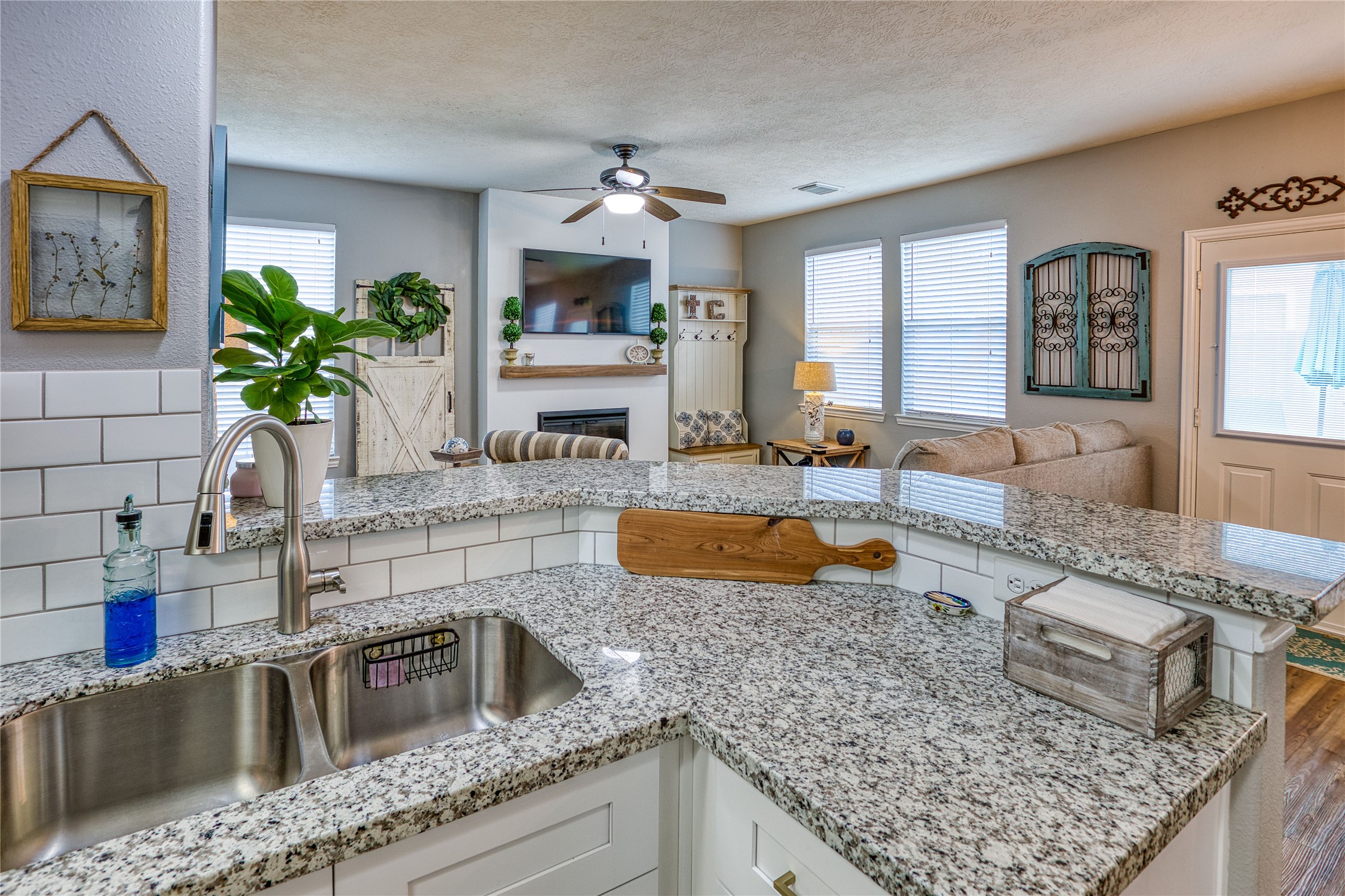 280 Brandy Ridge Lane Dickinson, TX 77539 - Photo 7 of 27