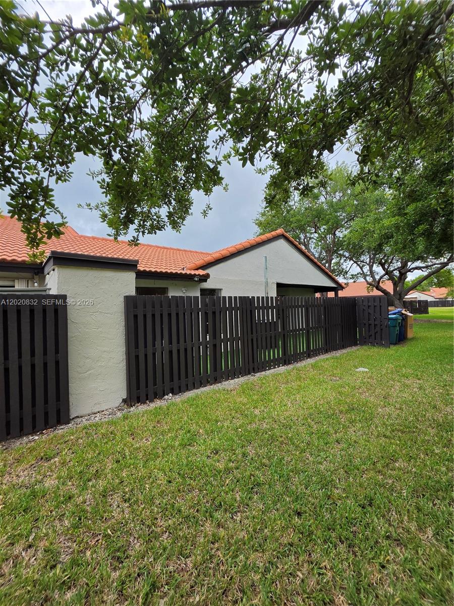15240 Southwest 45th Terrace, Unit 54F Miami, FL 33185 - Photo 10 of 48 a view of a backyard with a large tree