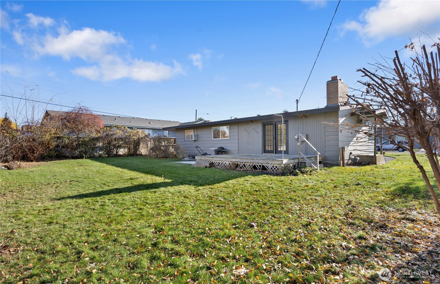 110 Linden Avenue Moses Lake, WA 98837 - Photo 34 of 40 a front view of house with yard and green space