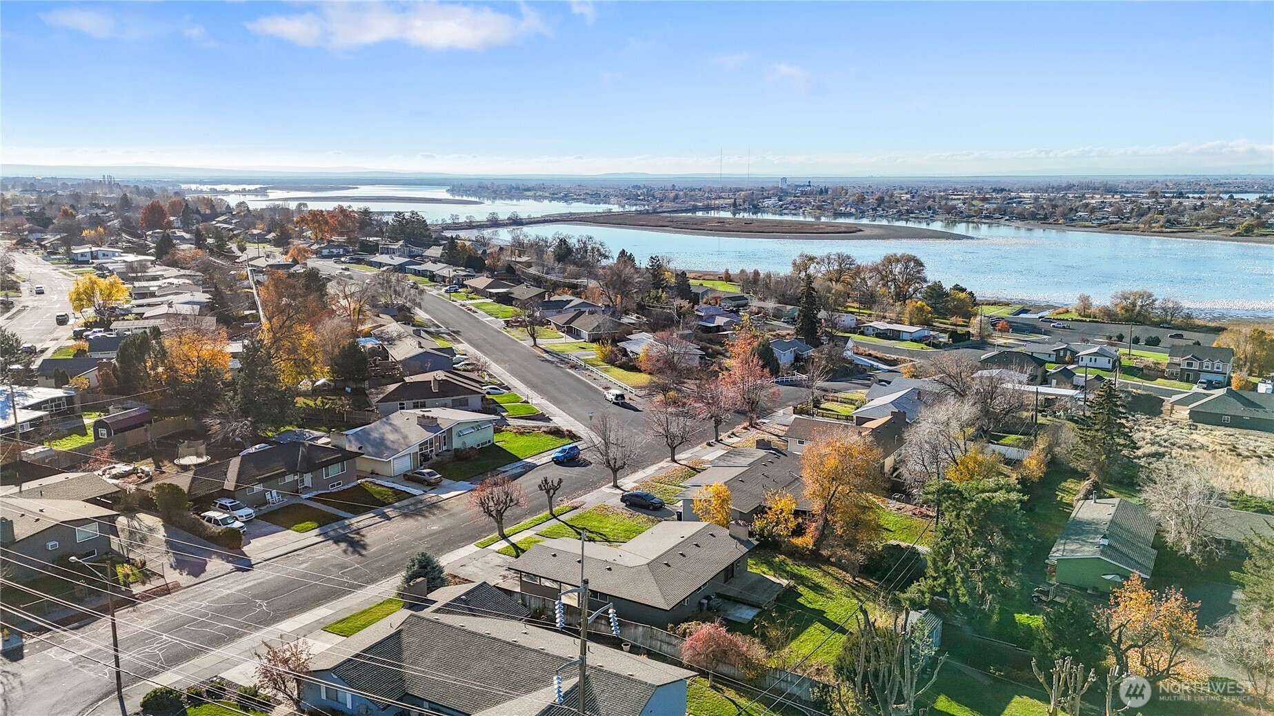 110 Linden Avenue Moses Lake, WA 98837 - Photo 36 of 40 an aerial view of a city with lots of residential buildings