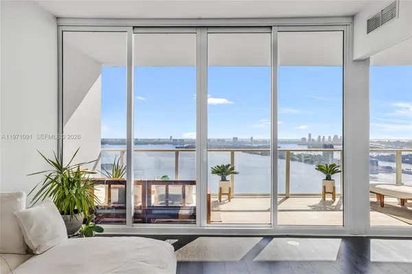 $7,000 | 2020 North Bayshore Drive, Unit 3509, Miami, FL 33137