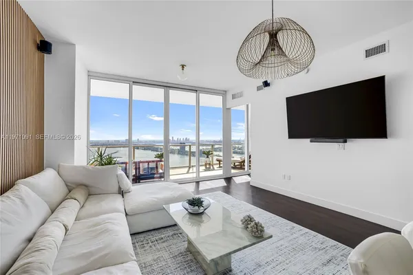 $7,000 | 2020 North Bayshore Drive, Unit 3509, Miami, FL 33137